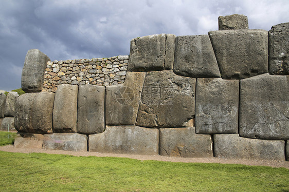 秘鲁库斯科附近的古代印加堡垒图片