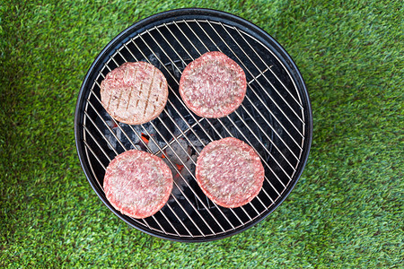 夏季野餐公园里的汉堡肉饼图片