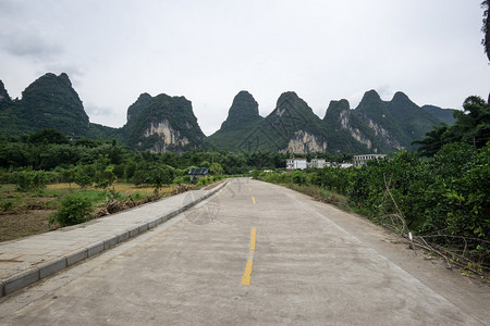 China附近的利河附近公路图片