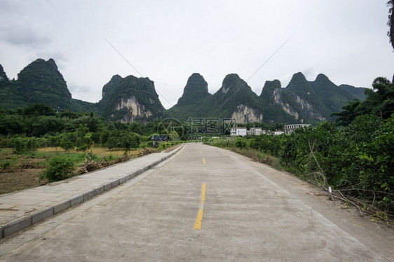 China附近的利河附近公路图片