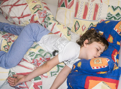睡觉的儿童放图片素材