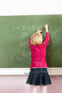 在学校黑板儿童或学生数学教图片