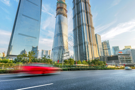 城市的高速公路飞行图片