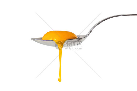 从勺子上漏出的生蛋黄图片