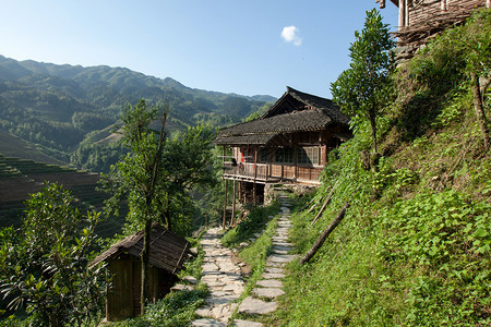 这里的多层木屋和梯田是一个主要的旅游景点图片