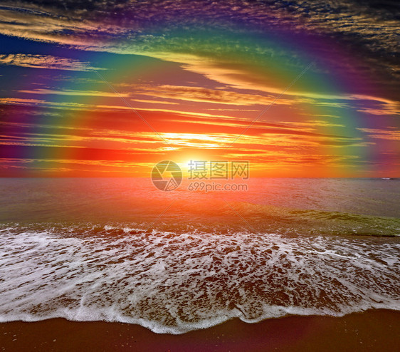 美丽的风景与海上的彩虹图片