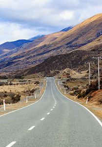 南岛新西兰垂直形态的美丽的山地高速图片