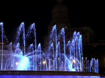 巴塞罗那市在晚上图片