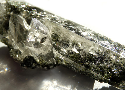 具有氯酸铁地基结晶体地质矿物的天然背景图片