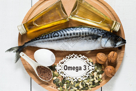 产品圆形木板上的来源脂肪酸Omega3图片