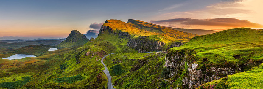 联合王国苏格兰高地Skye岛Quiraing山丘日落全景背景图片
