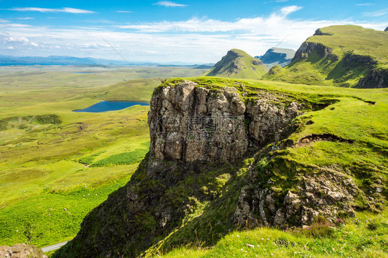 苏格兰斯凯岛上的绿色景观图片