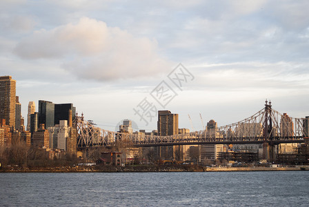 EdKochQueensboro大桥是纽约市东河上的一座悬臂桥图片