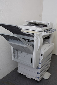 现代化复印机办公室内隔开数字显示器图片