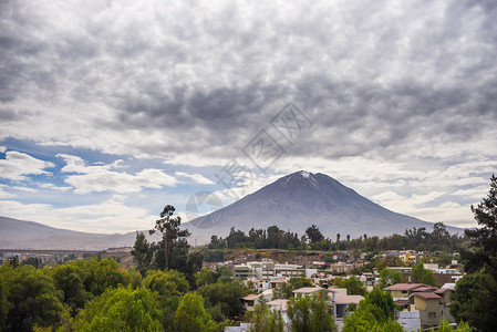 位于阿雷基帕的埃尔米斯蒂火山大锥体图片