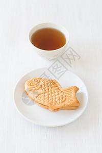 日本鱼以普通煎饼或打华夫饼做高清图片