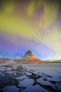 在冰岛的柯克朱费尔山和上出现了图片