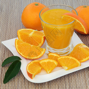 健康新鲜的橙色饮料图片