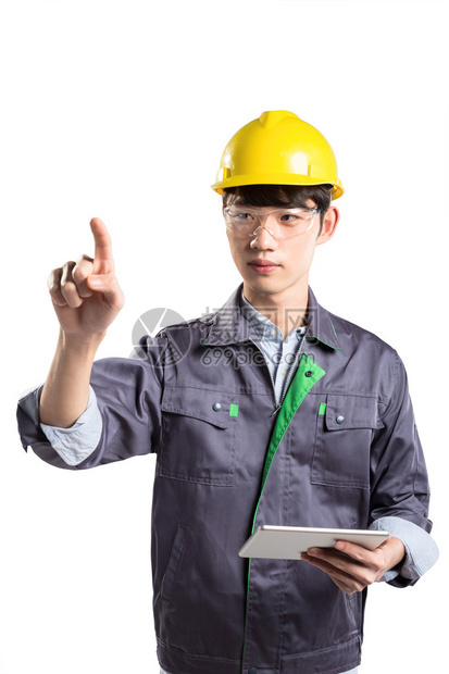 年轻亚洲技术员的手势和姿势白背景图片