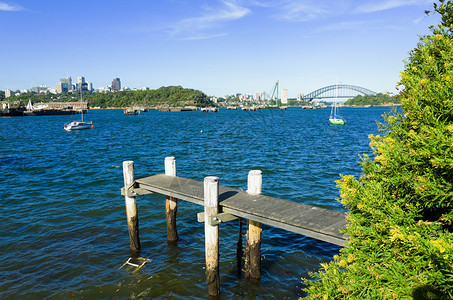 澳洲悉尼海港大桥在阳光明媚的一天从Snails湾Birchgrov图片