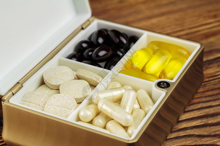集装箱中混合天然食品补充药片蛋白3图片