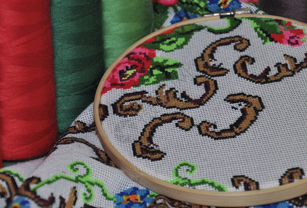 木刺绣圈交叉缝合的乌克兰传统刺绣毛巾详细节图片