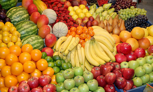 市场摊位上水果的框架构成图片