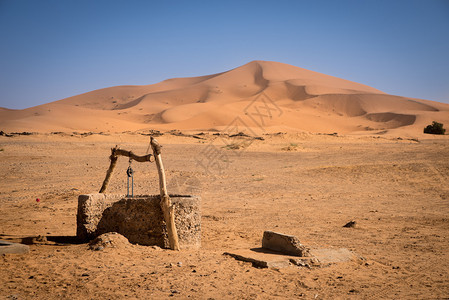 撒哈拉沙漠的老井摩洛哥Me图片