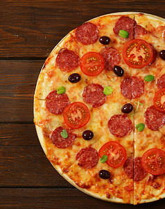 意大利传统意大利辣椒尼披萨含图片
