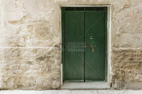 典型的意大利老旧门图片