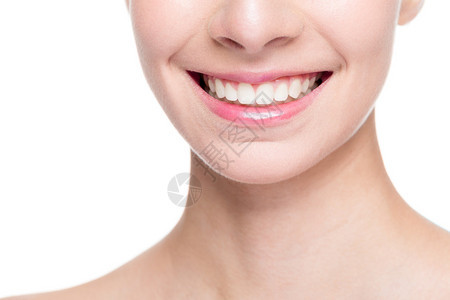 美丽的微笑与洁白的牙齿的女人图片