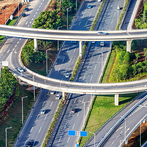 上海立交桥对现代高速公路和管道的空中观背景