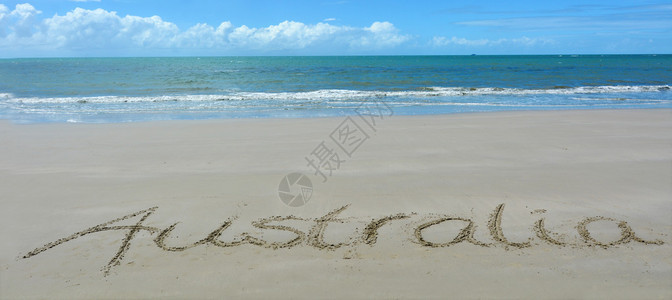 澳大利亚在澳洲昆士兰热带以北的一个野生海滩岸的沙滩上用沙图片