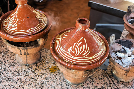 摩洛哥传统烹饪在木炭火图片