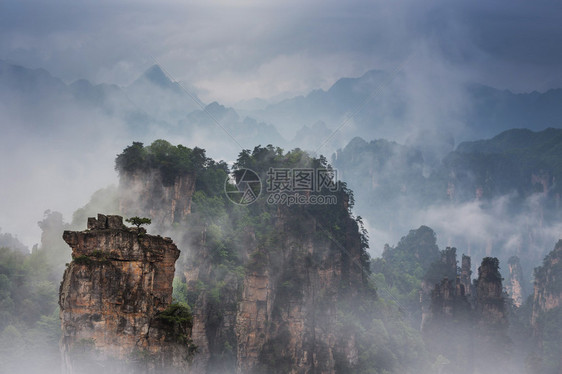 张家界阿凡达山脉的壮丽景色图片