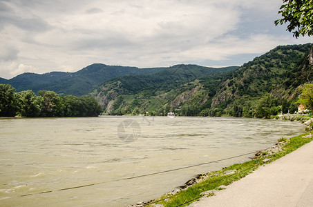 多瑙河穿过奥地利瓦豪河谷横渡奥图片