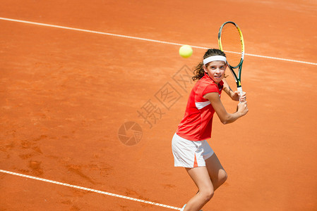 少年网球运动员图片