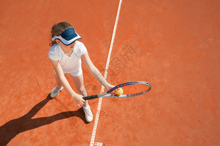 初级网球玩家准备图片