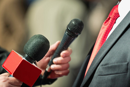 新闻采访话筒图片