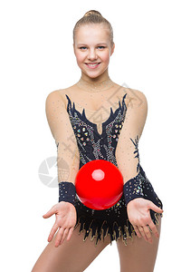 穿着漂亮服装的健身女用红球跳跃运动孤立在白背景上复制太空间图片