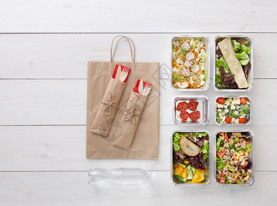 健康食品配送带走饮食健身营养蔬菜肉类和水果图片