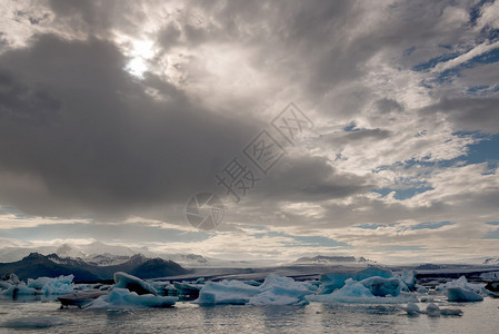 冰岛Jokulsarlon环礁湖的水图片