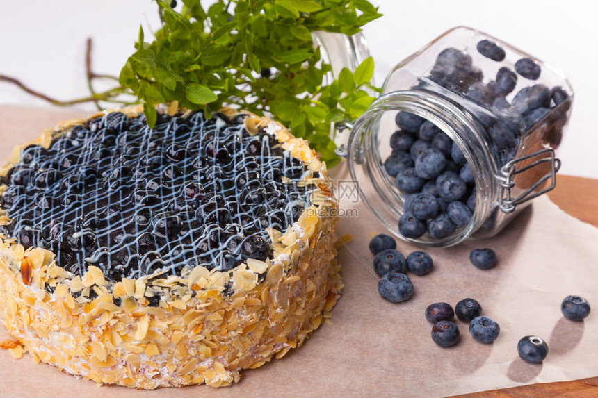 蓝莓蛋糕和蓝莓图片