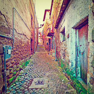意大利山洞城旧楼的窄巷Insta图片