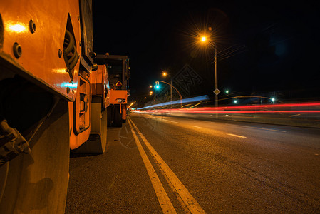 夜城修路图片