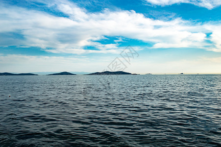 美丽的海天云海和岛屿图片