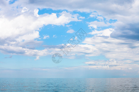 在俄罗斯库班塔曼半岛Golubitskaya度假胜地阿佐夫海Temryuk湾戈卢比茨卡亚度假胜地的平原上图片