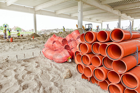 污水管道等待放入建筑工图片