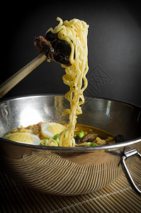 韩国菜饭拉面汤配蘑图片