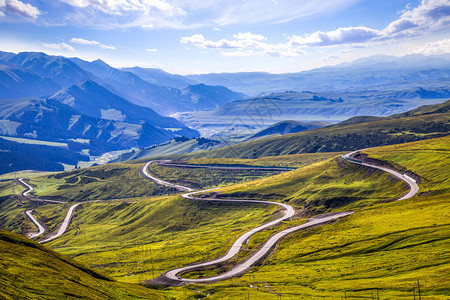 崎岖的山路图片